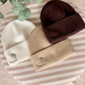 Bonnet avec écusson cœur ARTHUR (Femme et enfant) - SOLDES