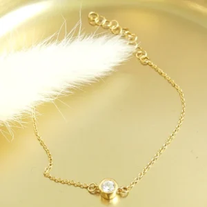 Bracelet chaine orné d'une délicate pierre