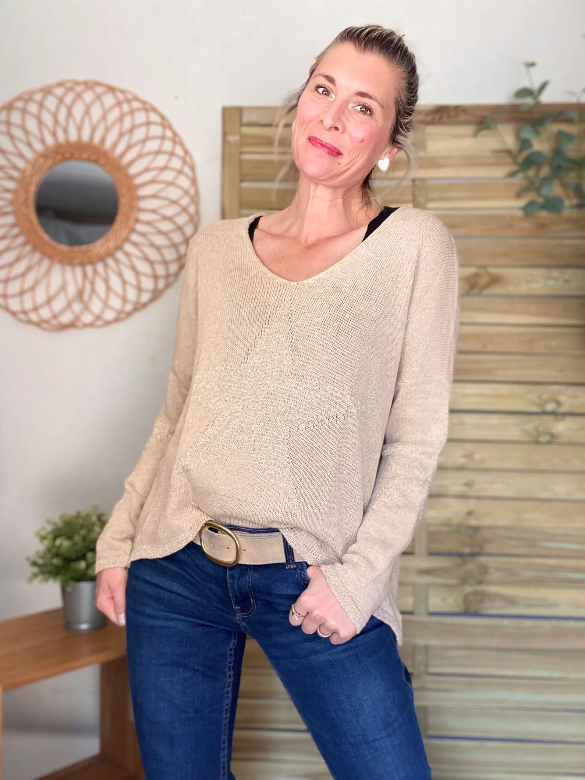 Pull Oversize col V étoiles dorées ⭐️ ALMA - Beige - SOLDES – Image 2