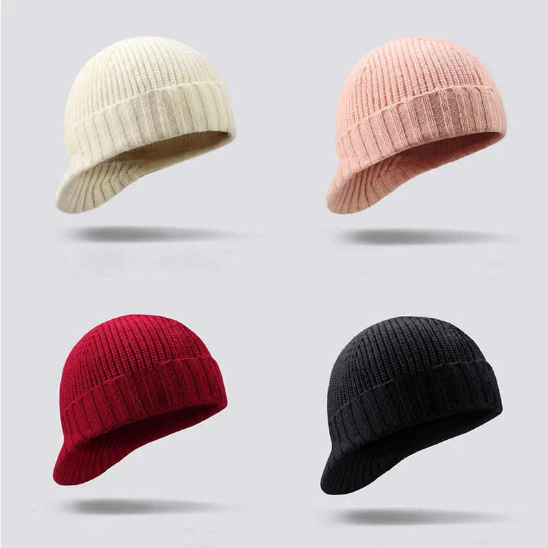 Bonnet Femme Hiver en Laine Doux avec Visière - SoftShield – Image 4