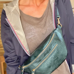 Sac banane en cuir irisé ERYN - Bleu pétrole (9 coloris)