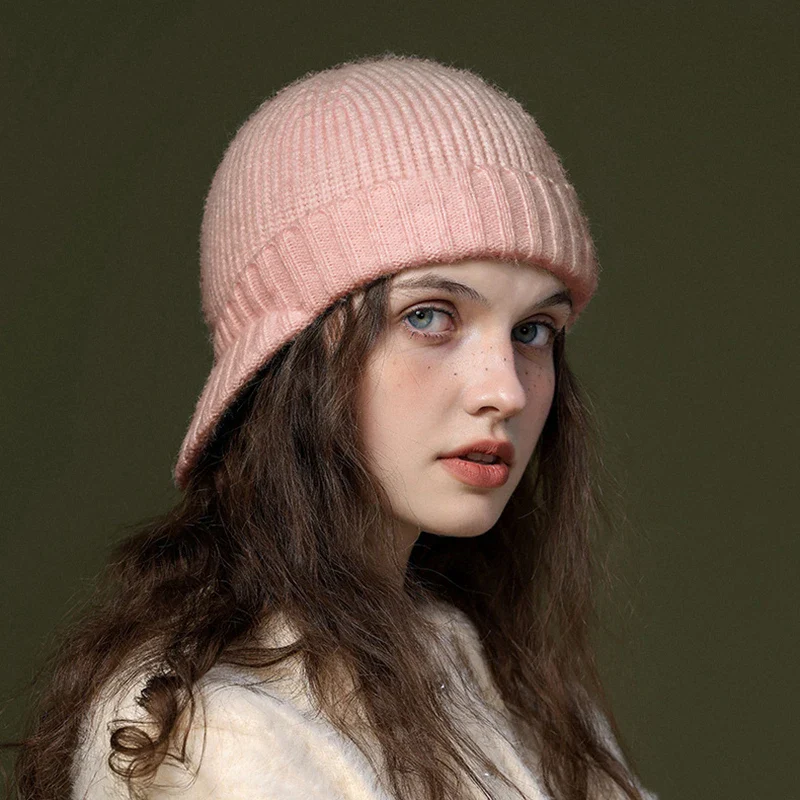 Bonnet Femme Hiver en Laine Doux avec Visière - SoftShield – Image 3