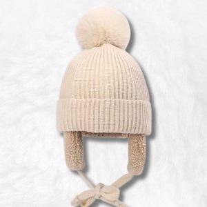 Bonnet Cache Oreille Beige à Pompon pour Enfant !
