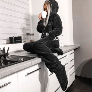 Combinaison pyjama en polaire avec chaussons