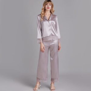 Ensemble de pyjama en dentelle et satin chic pour femmes