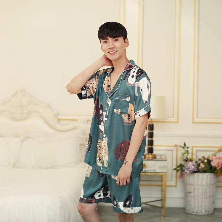 Pyjama automne deux pièces vert foncé en satin à motif chiens – Image 3