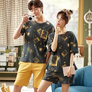 Pyjama t-shirt noir à motif et short en coton