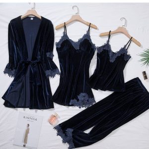 Pyjama quatre pièces en velours avec dentelle