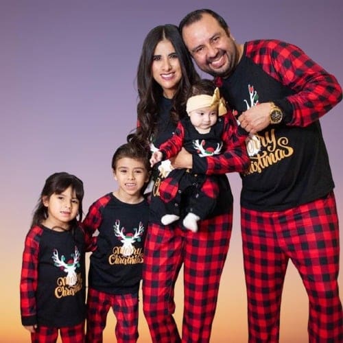 Pyjamas habillés de Noël pour toute la famille
