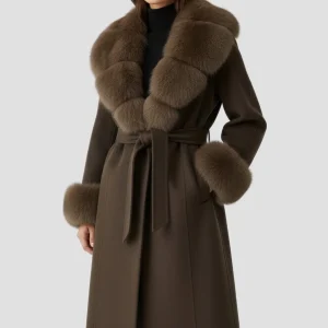 Veste longue en fourrure marron